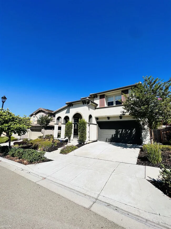 2323 Forino Drive, Dublin, CA 94568 photo 2