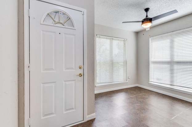 1211 Mackie Dr Carrollton, TX 75007 photo 4