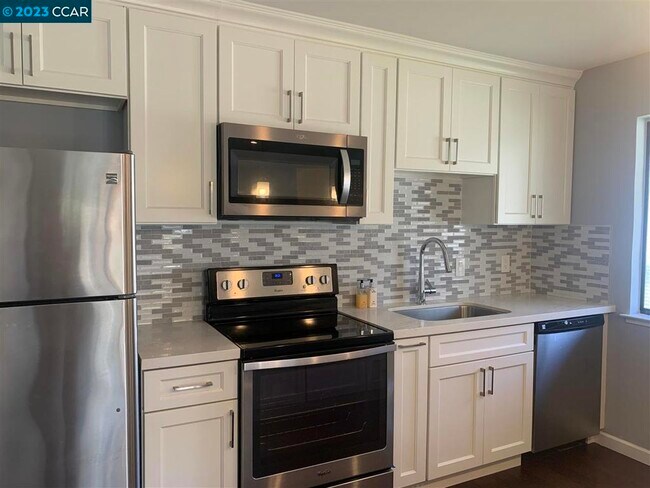 1437 Marchbanks Dr photo 2