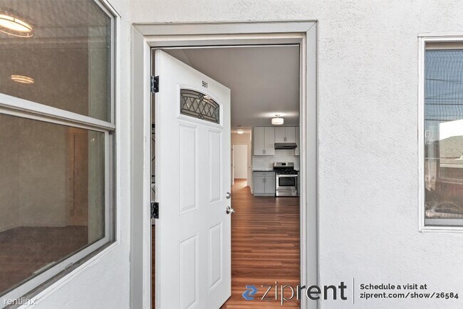 981 39th Street, Oakland, CA 94608 photo 3