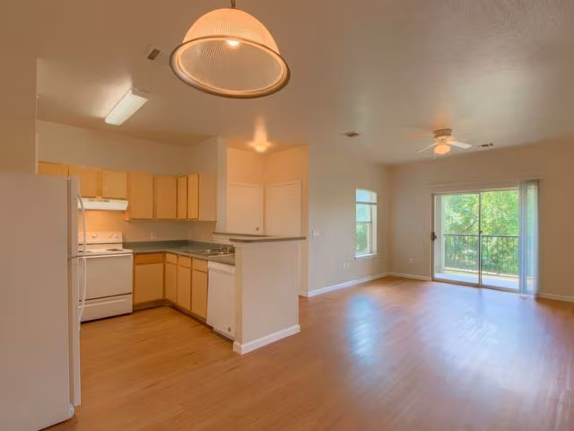 Stratton Oaks photo 5