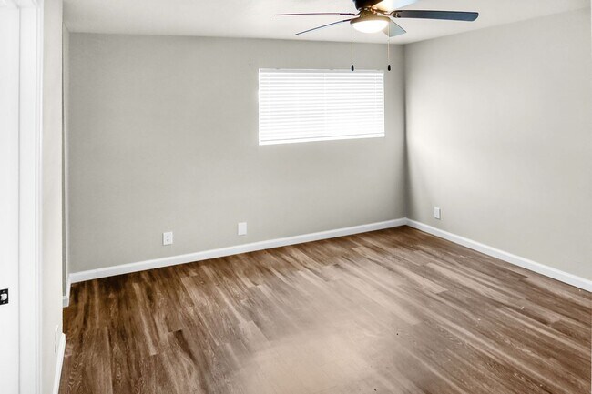 Laurel Heights Apartments photo 4