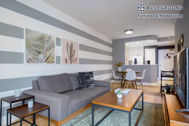 240 Lombard St San Francisco, CA 94111 photo 3