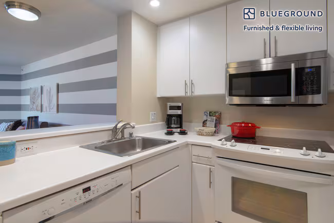 240 Lombard St San Francisco, CA 94111 photo 5