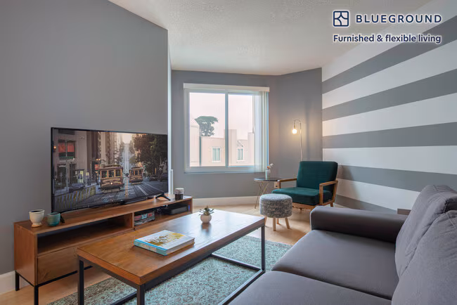 240 Lombard St San Francisco, CA 94111 photo 2