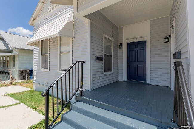 415 Denver Blvd San Antonio, TX 78210 photo 4