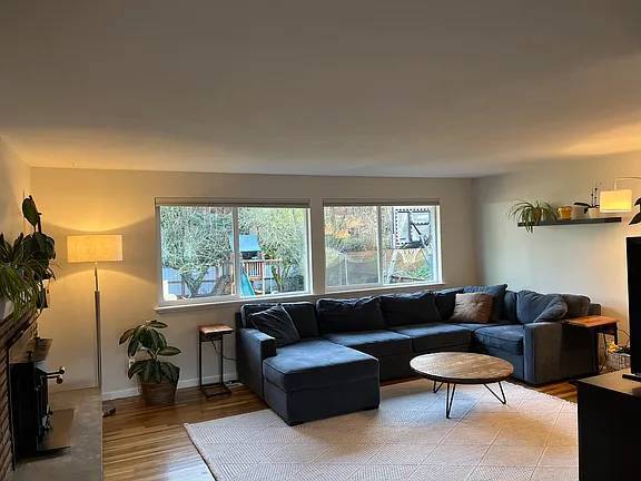 9220 11th Ave SW Seattle, WA 98106 photo 4
