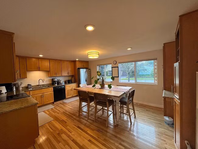 9220 11th Ave SW Seattle, WA 98106 photo 2