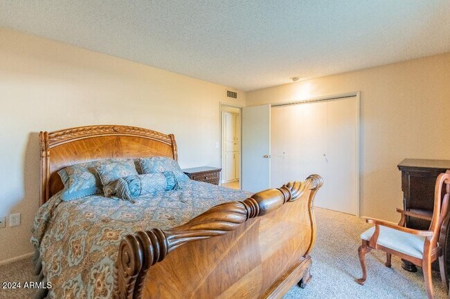 10719 W Camelot Cir Sun City, AZ 85351 photo 5