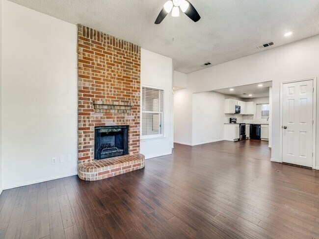 201 North Flaxseed Lane, Fort Worth, TX 76108 photo 3