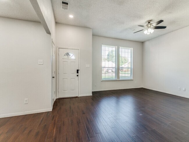 201 North Flaxseed Lane, Fort Worth, TX 76108 photo 5