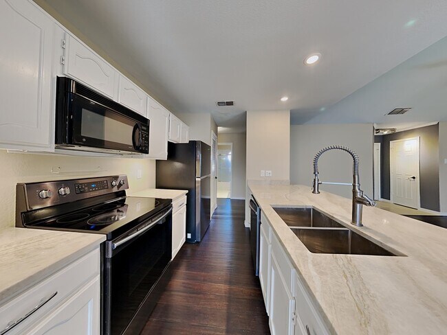 3401 Monticello Park Place, Fort Worth, TX 76107 photo 3