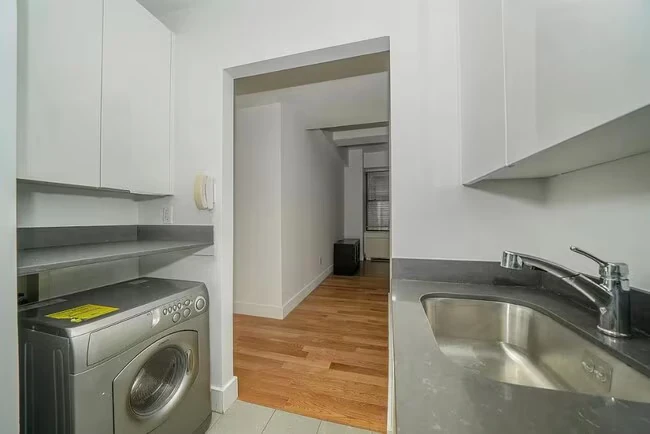 99 John St New York, NY 10038 photo 4
