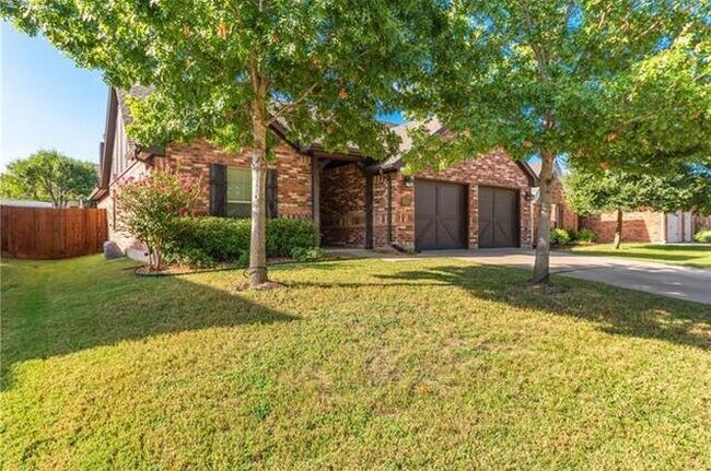 529 Sterling Dr Benbrook, TX 76126 photo 2
