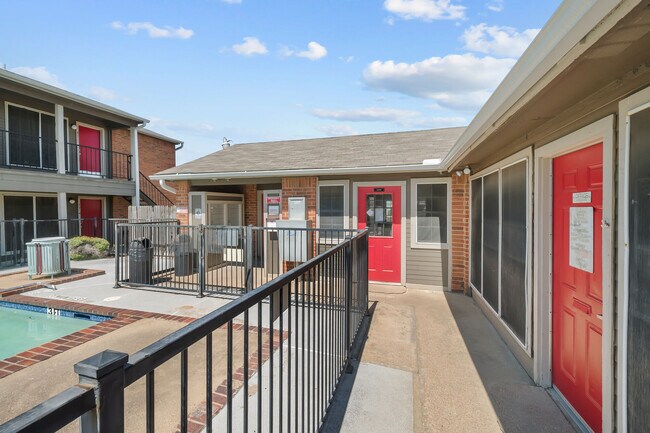 Parkwood Square photo 5
