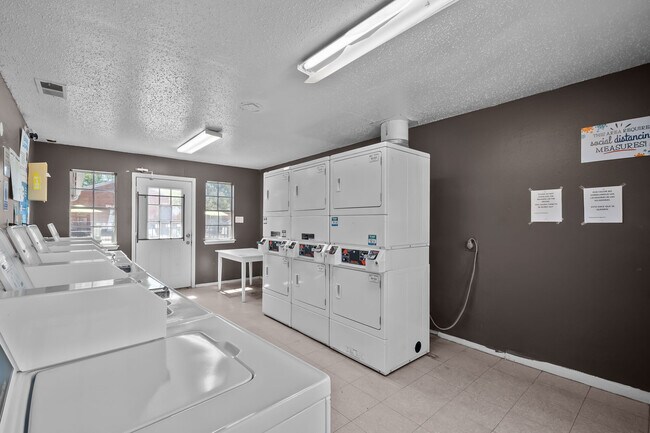 Parkwood Square photo 4