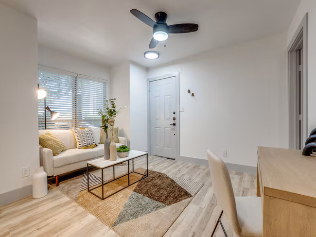 Parea Oak Lawn photo 4