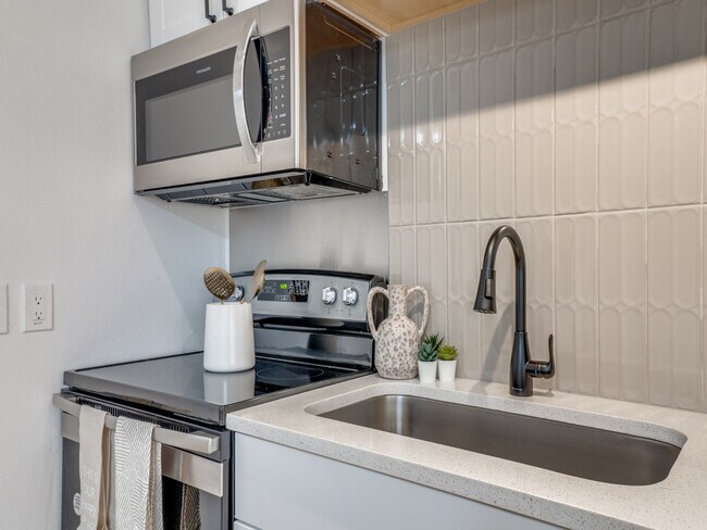 Parea Oak Lawn photo 2