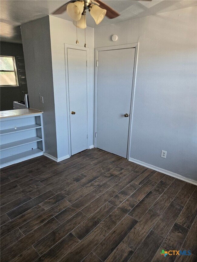 1217 N 8th St Killeen, TX 76541 photo 2