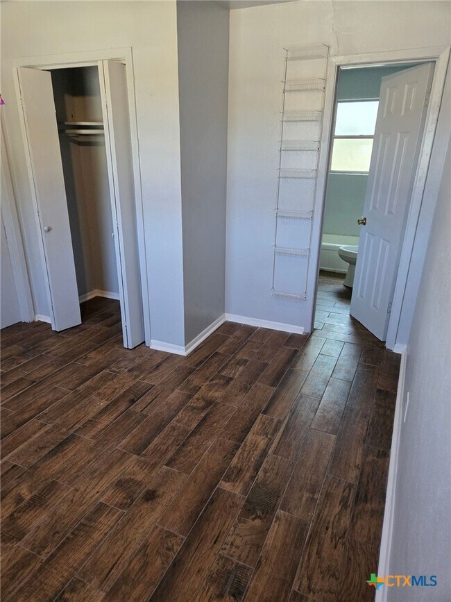 1217 N 8th St Killeen, TX 76541 photo 5