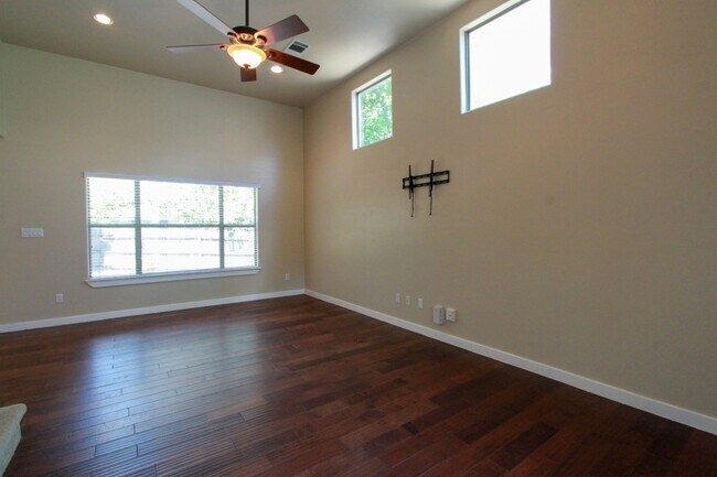 2102 Laura Ct Round Rock, TX 78681 photo 5