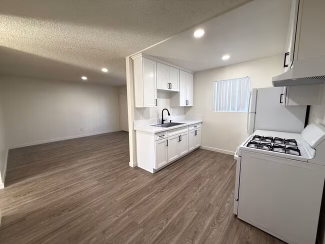 123 W Olive Dr San Diego, CA 92173 photo 5