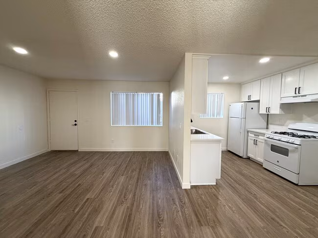 123 W Olive Dr San Diego, CA 92173 photo 3