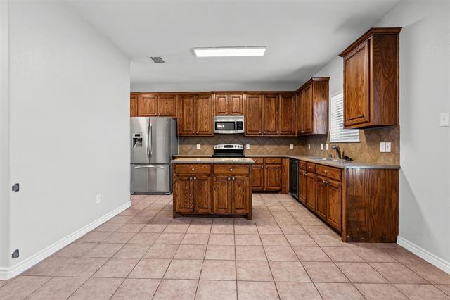 12404 Pinestraw Road, Rhome, TX 76078 photo 5