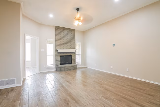 512 Arbor Lane, Burleson, TX 76028 photo 3