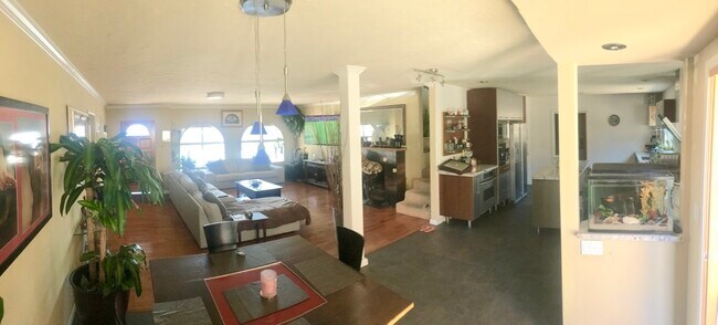 2457 Burgener Blvd San Diego, CA 92110 photo 3