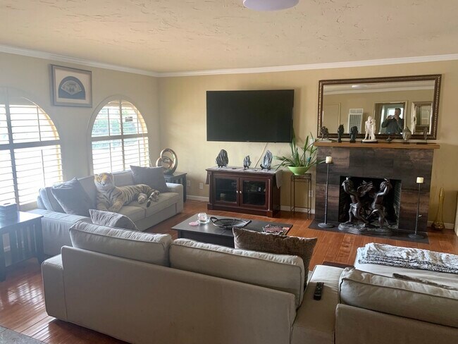 2457 Burgener Blvd San Diego, CA 92110 photo 4