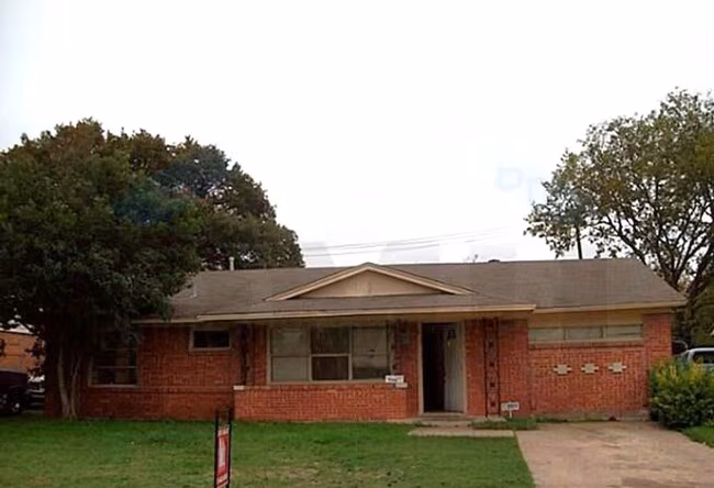 130 West Cherry Point Drive, Dallas, TX 75232 photo 2