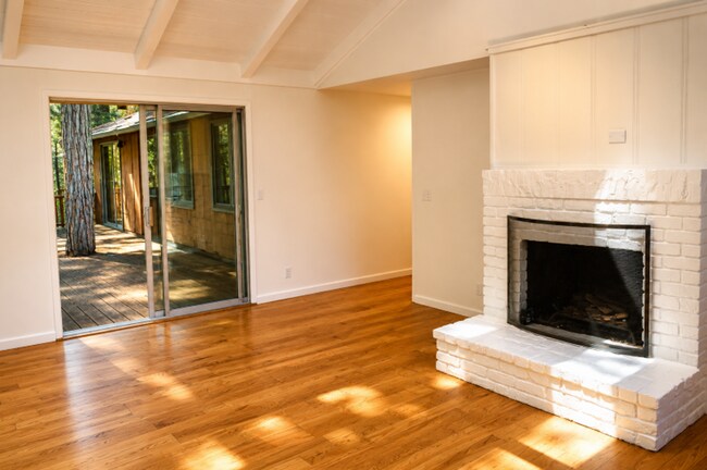 95 Marguerite Ave Mill Valley, CA 94941 photo 3