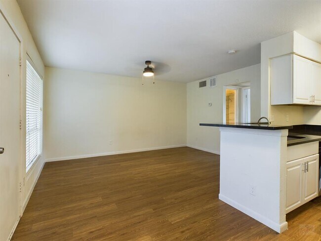 2207 Leon St Austin, TX 78705 photo 2