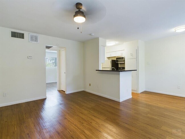 2207 Leon St Austin, TX 78705 photo 4
