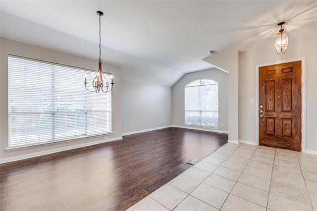 2771 Waterway Drive, Grand Prairie, TX 75054 photo 2