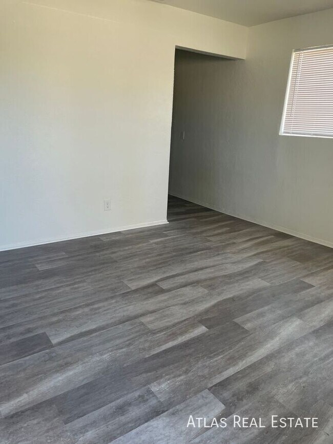 2512 W Ocotillo Rd Phoenix, AZ 85017 photo 3