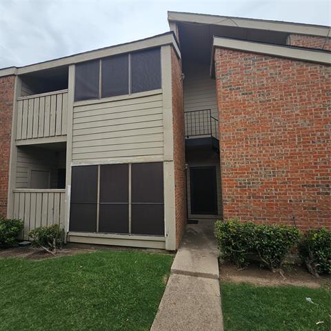 9600 ROYAL Ln Dallas, TX 75243 photo 2