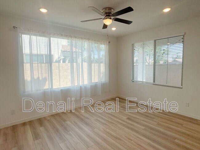 1365 W Bluejay Dr Chandler, AZ 85286 photo 4