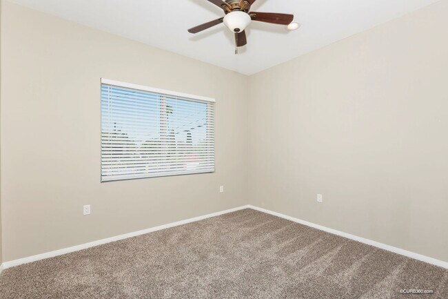 4929 W Mountain View Dr photo 4