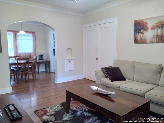 127 W Craig Pl San Antonio, TX 78212 photo 4