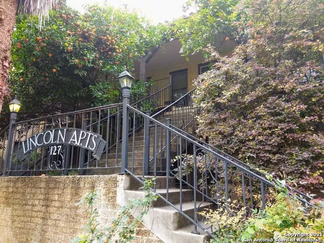 127 W Craig Pl San Antonio, TX 78212 photo 2