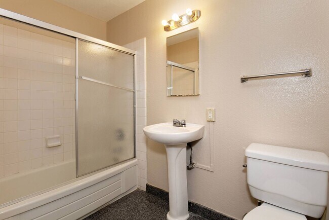 1515 38th Ave photo 5