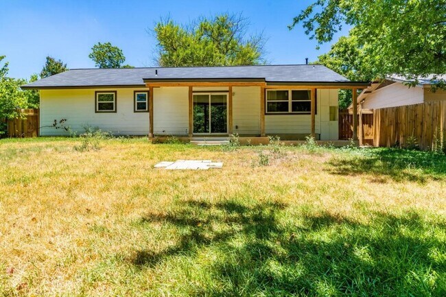 8515 New Hampshire Dr Austin, TX 78758 photo 2