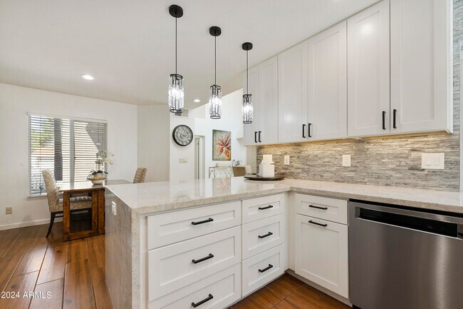10065 E Mission Ln Scottsdale, AZ 85258 photo 2