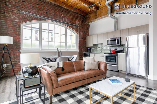 224 Pontius Ave N Seattle, WA 98109 photo 2