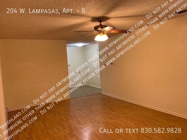 204 W Lampasas St Llano, TX 78643 photo 2