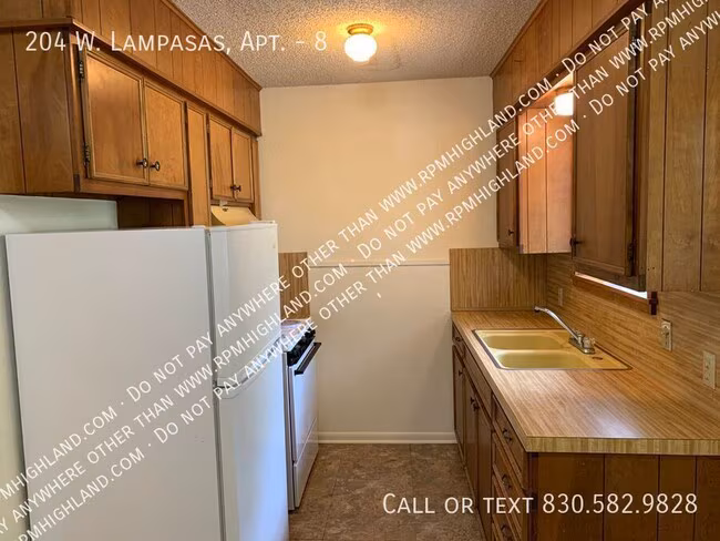 204 W Lampasas St Llano, TX 78643 photo 4