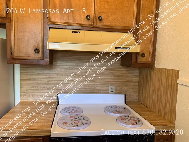 204 W Lampasas St Llano, TX 78643 photo 5