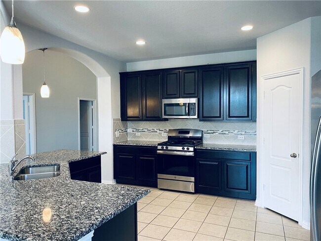 1009 Sundrops St Leander, TX 78641 photo 3